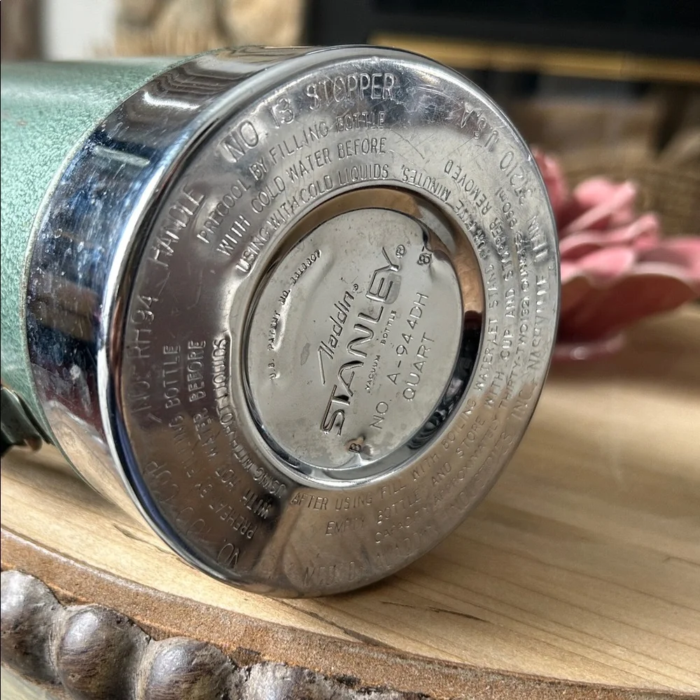 Vintage Aladdin Stanley Thermos Steel w Handle A-944DH Quart Insulated - Picture 9 of 11